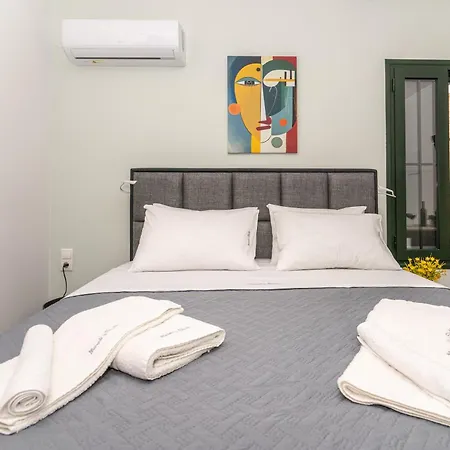 Manoli's Old Town Chania *